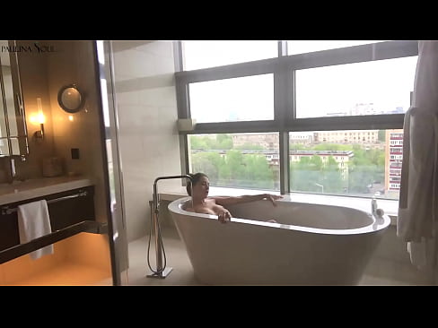 ❤️ Bebé tremendo A masturbar-se apaixonadamente na sua rata na casa de banho ❤️ Sexo vídeo em nós