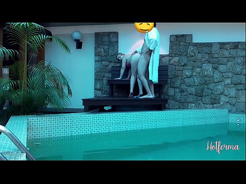 ❤️ Chefe convida criada para a piscina, mas não conseguiu resistir a um ❤️ Sexo vídeo em nós