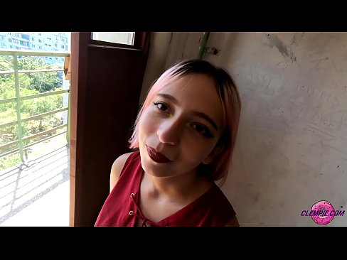 ❤️ Estudante Sensual Chupa um Estranho no Outback - Cum On His Face ❤️ Sexo vídeo em nós